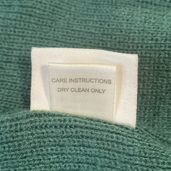 Levi's Men's Beanie Green Comfy Leather Logo Patch Hero Hat Winter Ribbed Knit - Picture 8 of 9